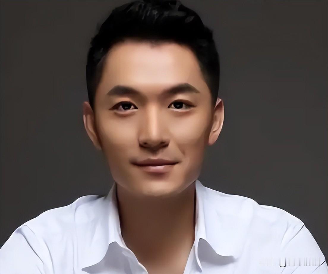 朱泳腾直播喊“上链接”，演了三十年顺治没人记得他名字，可他直播间卖得比谁都稳。