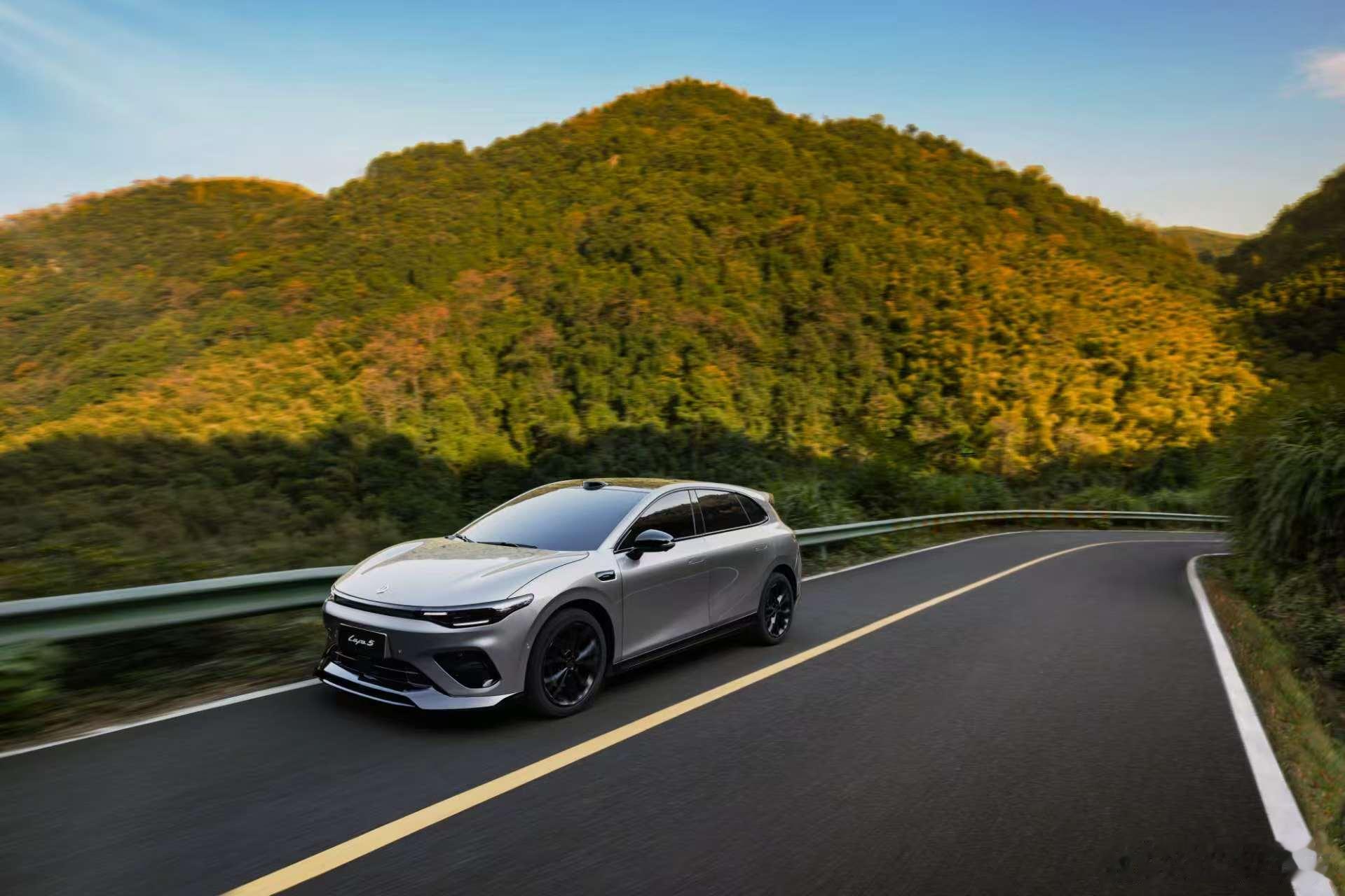 零跑 Lafa5 Ultra 已登陆工信部最新申报目录，作为 Lafa5 进阶之