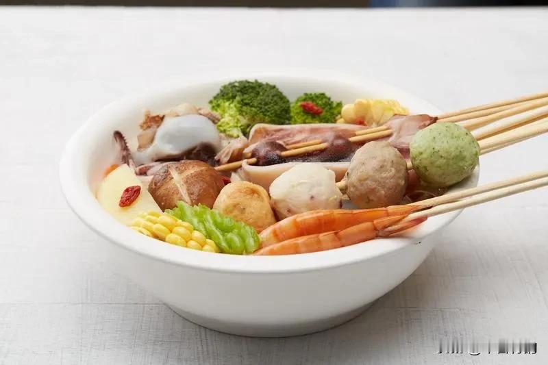 好一个纠结了得！


这个点（晚上9点）我特别想吃麻辣烫！


本来想减点肥，所