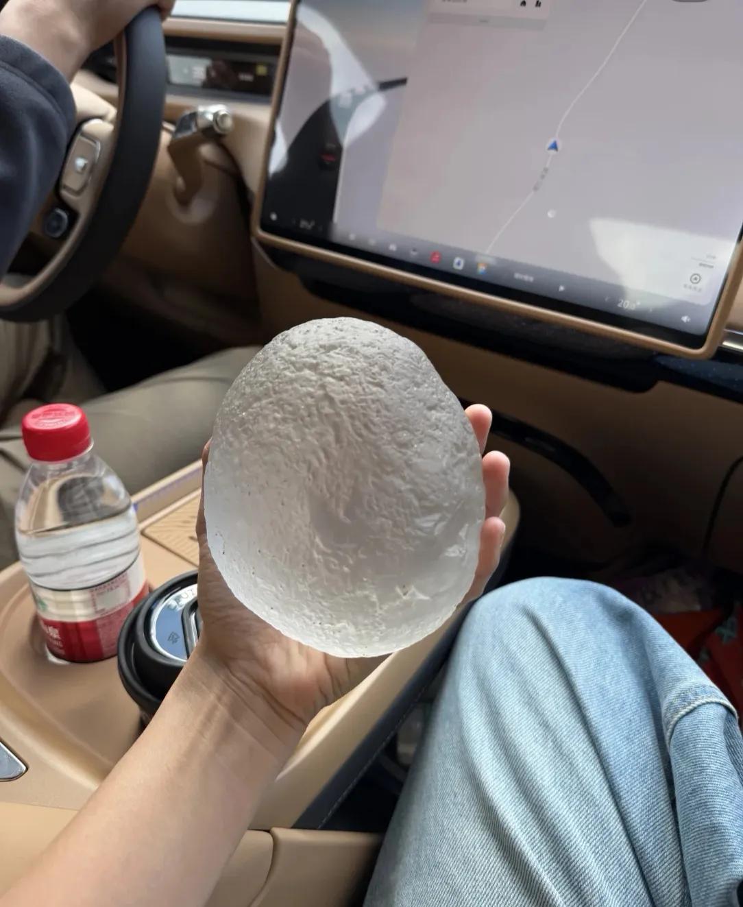 新疆路途中买的，谁知道这是什么宝石？花了几大百，我是不是捡漏了？
