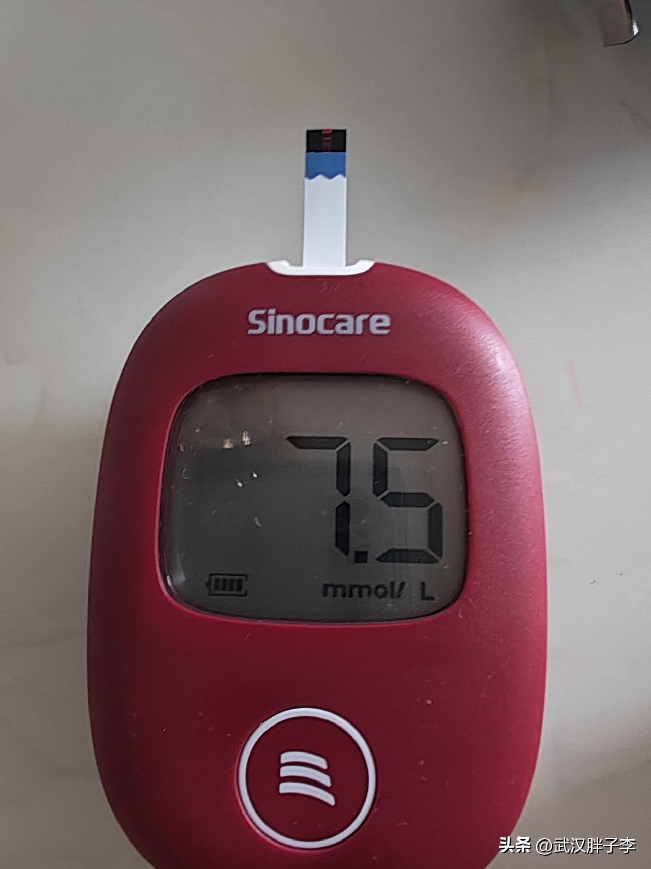 站着一大筒坐着一大堆这就是我的真实写照，看着虎背熊腰像壮士一样，现实却是哪哪都不