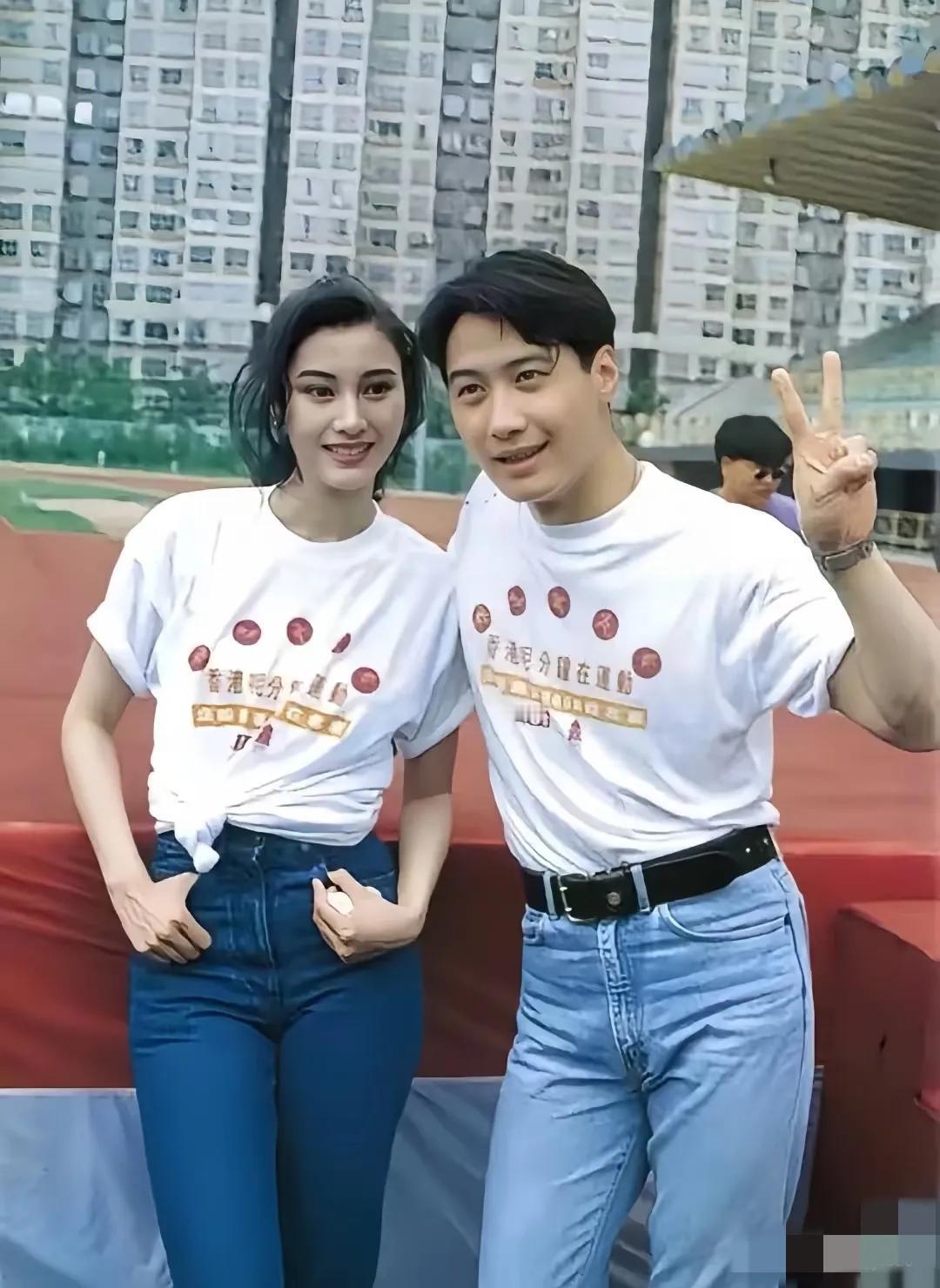 1994年夏天，28岁黎明与24岁李嘉欣同框，真是郎才女貌，十分养眼。
黎明儒雅