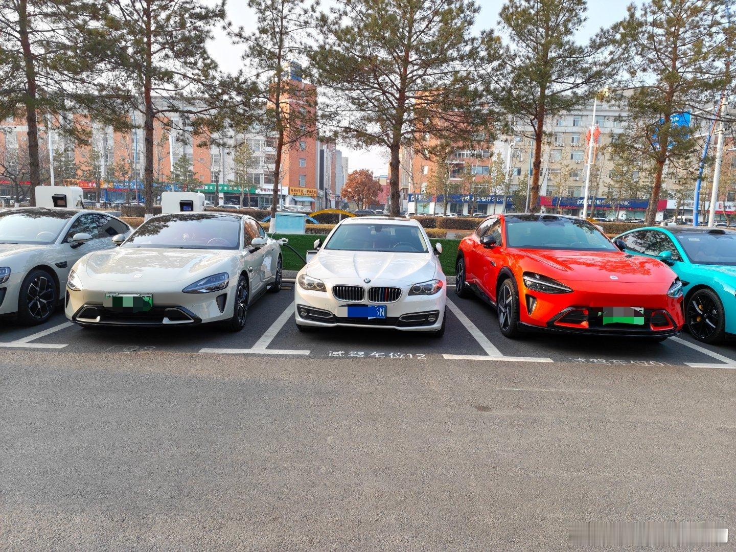 F18在小米yu7和小米su7面前没什么气势啦 