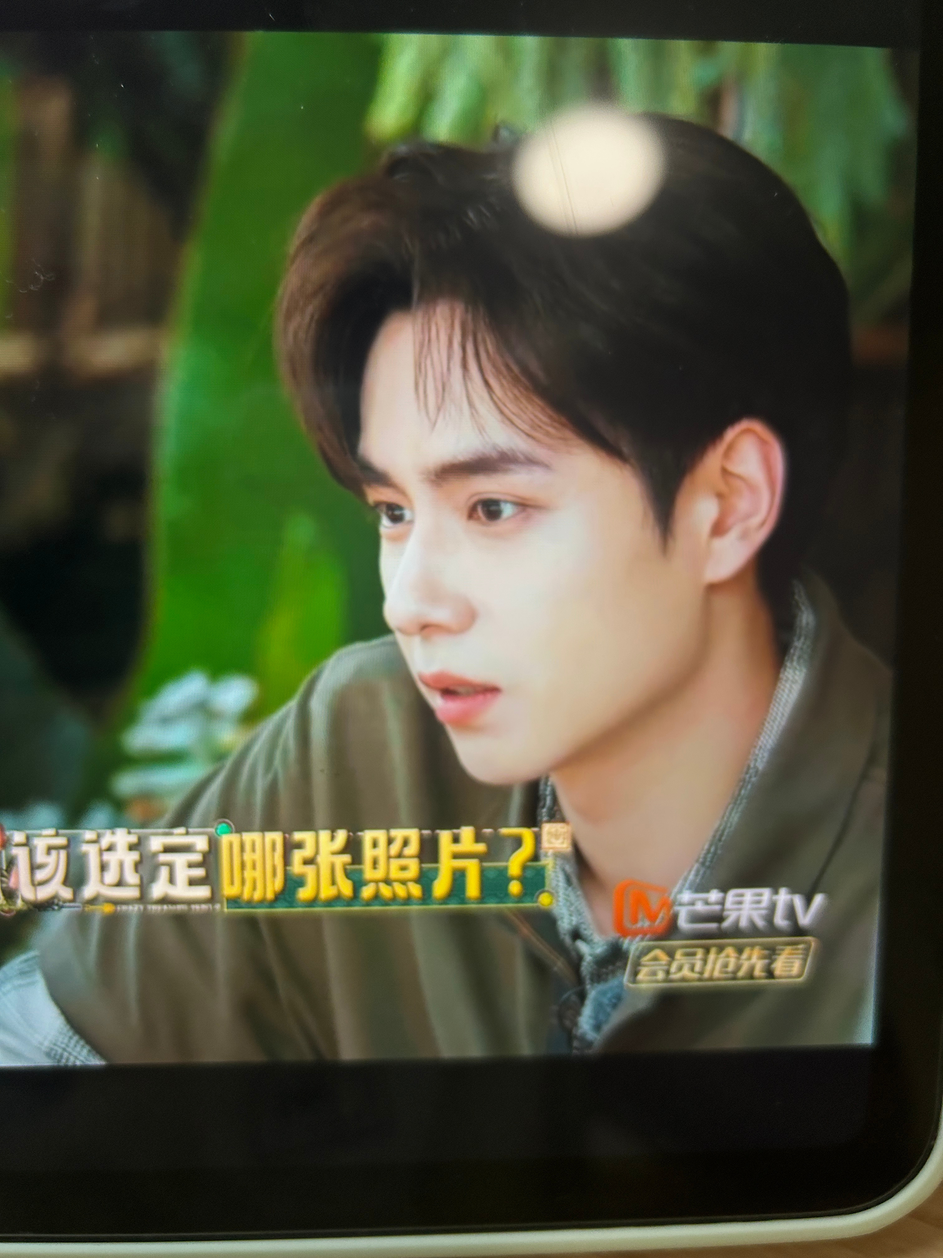胡一天真的好帅好可爱（而且不知道哪里来一只穿蓝睡衣的路垚抱着头就跑了萌呀 