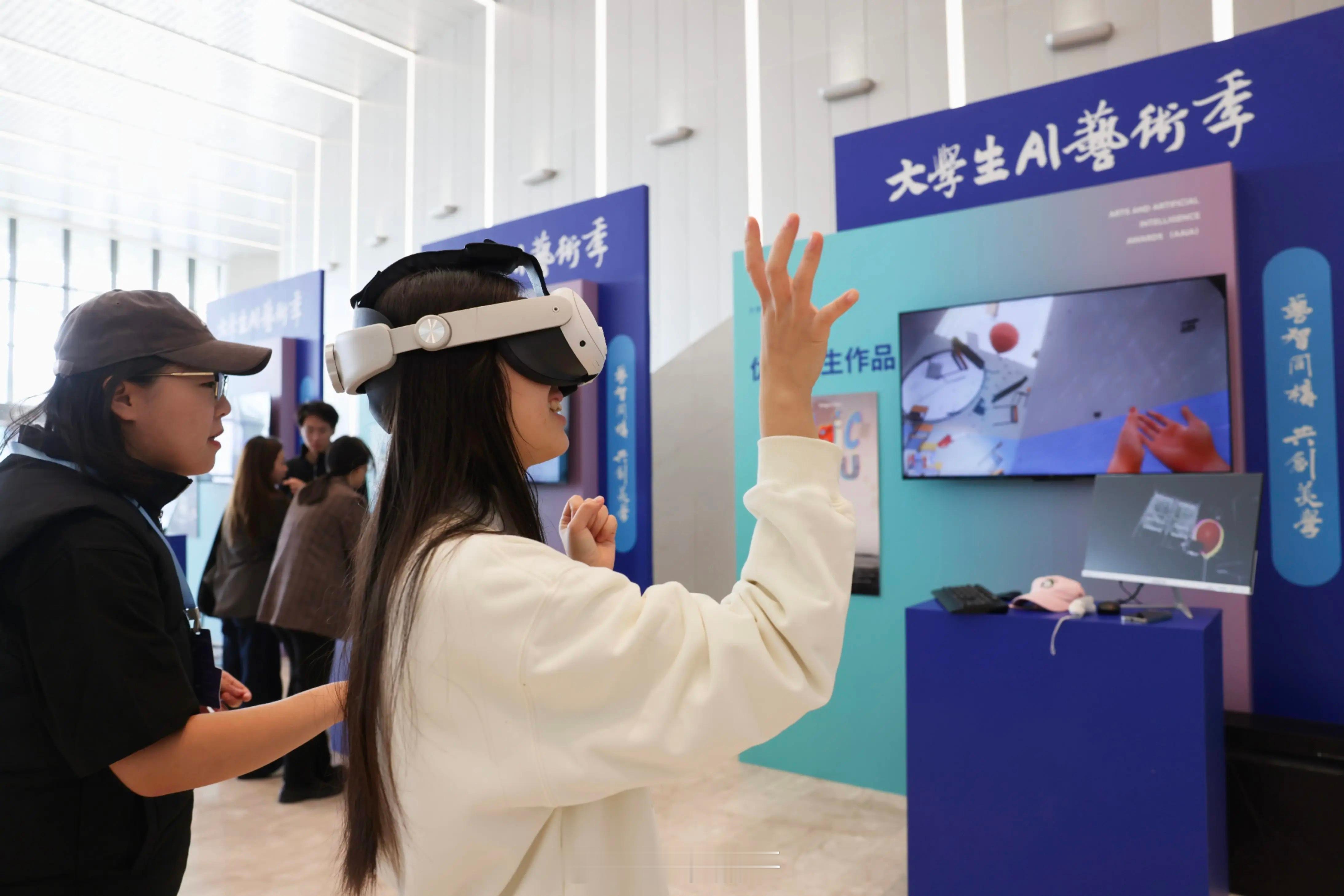 大学生成AI使用主要人群AI群体应该都是年轻人，而从事互联网工作的人更离不开AI