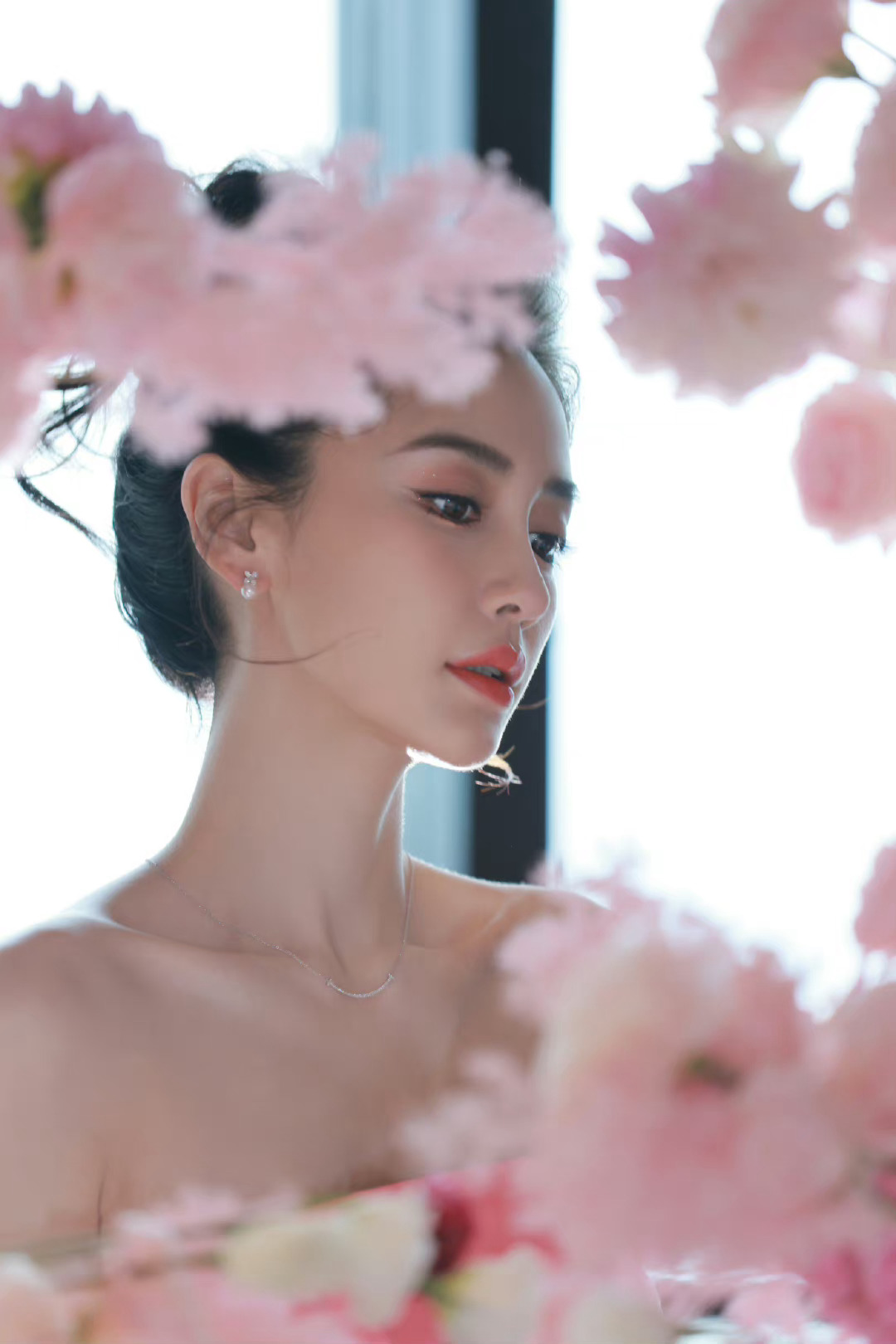 angelababy[超话] [给你小心心]angelababy “借着你的光。