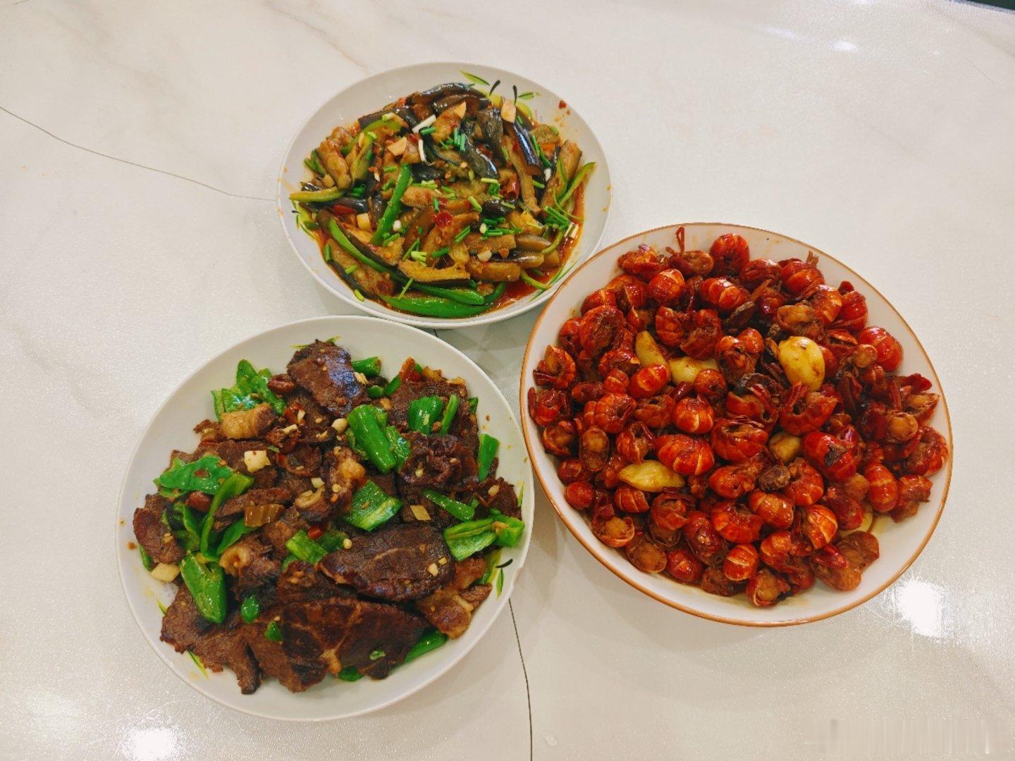 暑假了，每天都在想明天又做什么菜吃，太难了。 