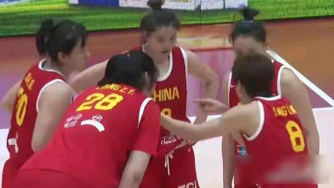 中国女篮热身赛打了两场，这就开始炸锅了，首先声明咱不懂球，所以也就不发表看法，你