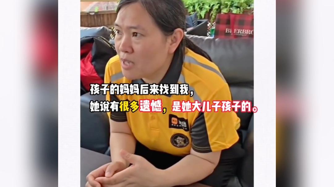 男孩攒一路瓶子，只为让妈妈重新漂亮一次。