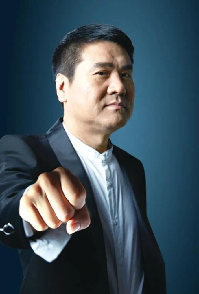 经济学家王福重说，家长教育孩子，就干两件事，补课和择校，其他的不用管，以后孩子上