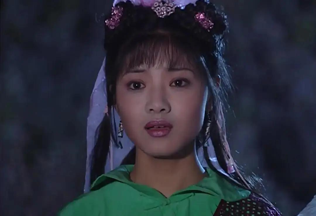 《侠客行》中有个让人意难平的桥段：丁珰将侍剑杀掉，撕烂衣服伪造成被石破天奸污不成
