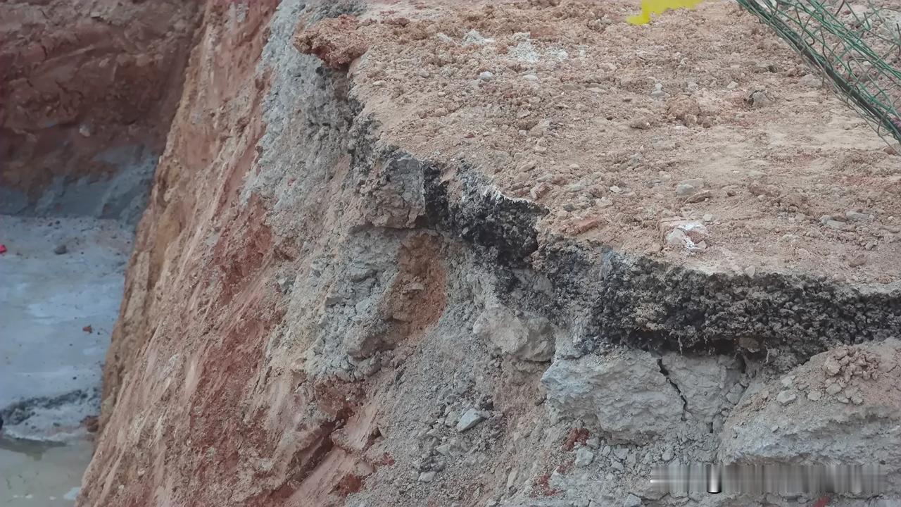 分别看看这个都是沥青道路的哪些结构层，他们用了什么材料