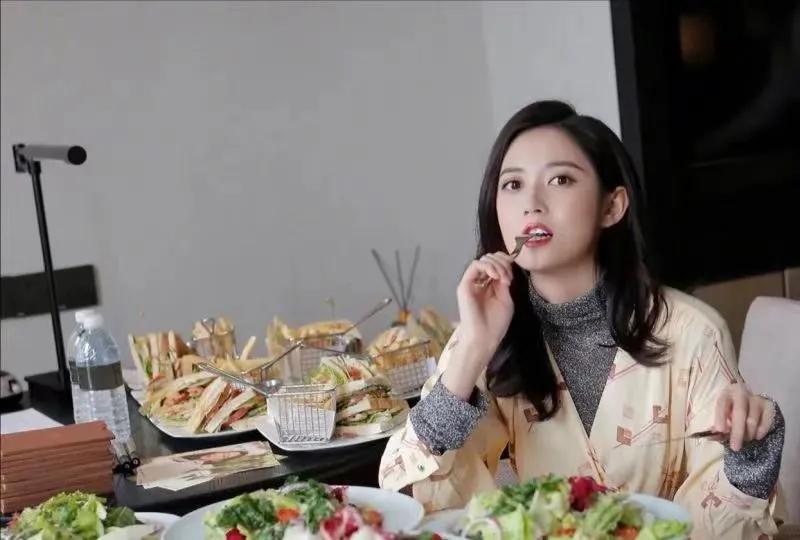我73年的，95年毕业，工作也是老师。99年结婚，感情不错。
但后来，在2009