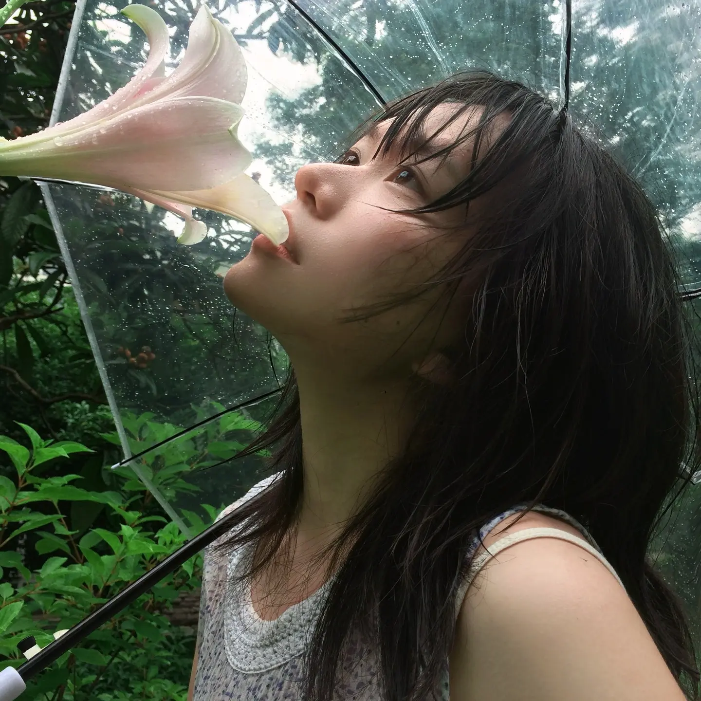 我们淹死在了泪腺里 却误以为走进爱的回南天