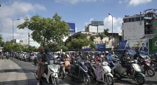越南急了！中国怎么办？越南的街头，曾被滚滚的摩托车洪流所主宰。那密密麻麻的摩托大
