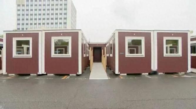 日本真是绝了，亚运会给运动员安排的住宿标准，居然是集中箱房，进入到房间中，运动员