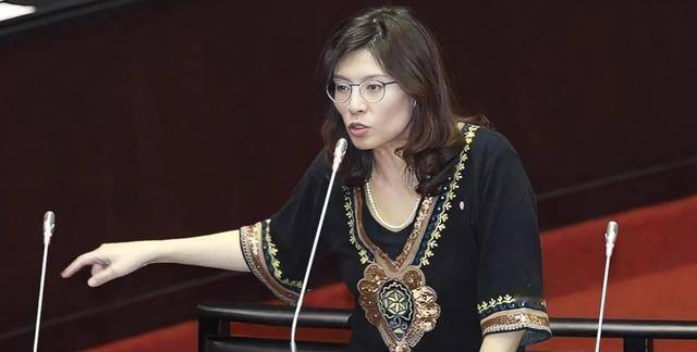 郑丽文可能才是两岸“统一”最大的绊脚石！很多人以为，她当选是“统派”的胜利，但实