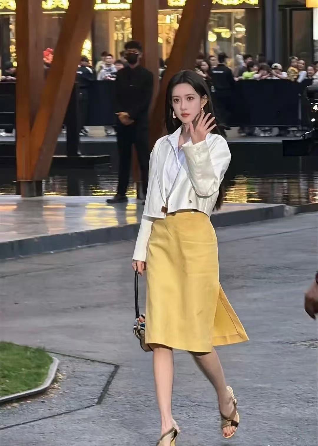 路人拍的孟子义比工作室的还出片路人拍的孟子义路透比工作室的还出片 神图有了 