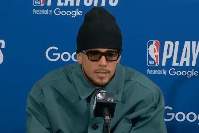 但布克和狄龙都在喷裁判。布克表示：我打球11年了 还被这样对待 就算被罚款我也认