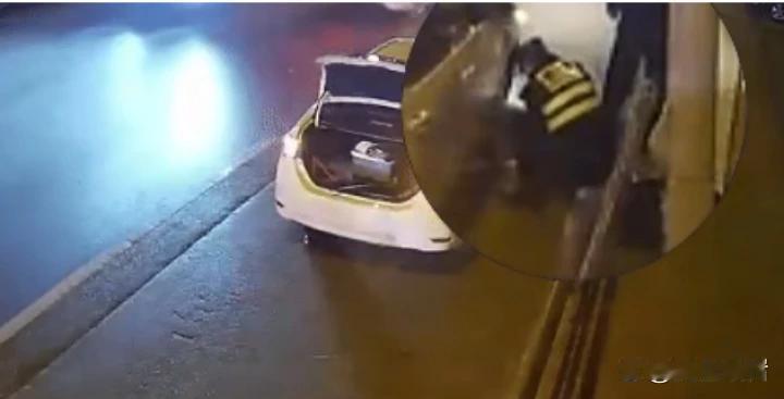 【美丽鞍山】网友直呼“标准且帅气”！他单膝跪地帮忙换胎



他下意识的跪地动作