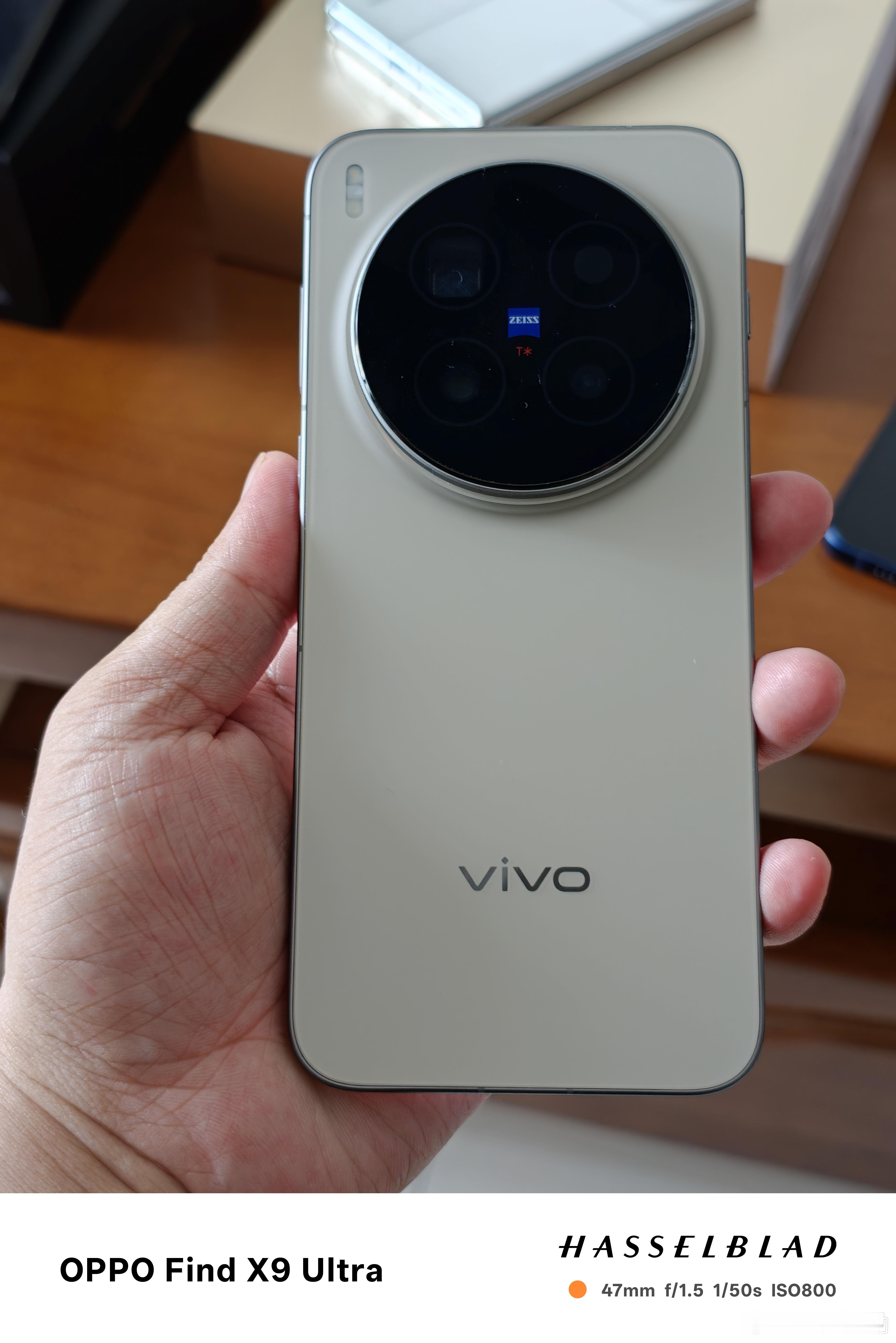 VIVO X300pro棕色16＋512卫星版，激活几天，4799包邮 