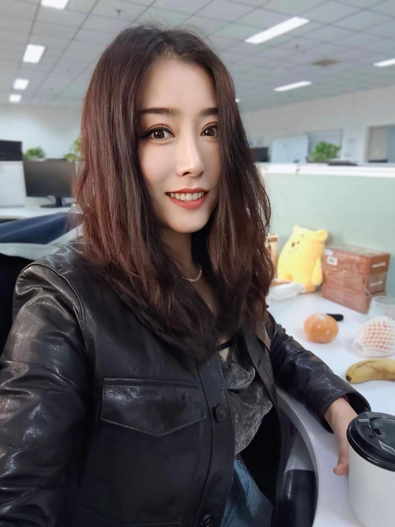 美的嘞我的魅力不止一面 努力工作的女人很美