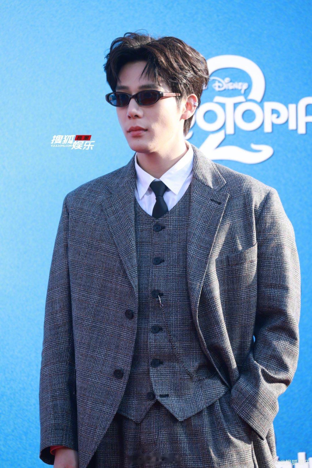 王安宇   红毯的神   生图的神