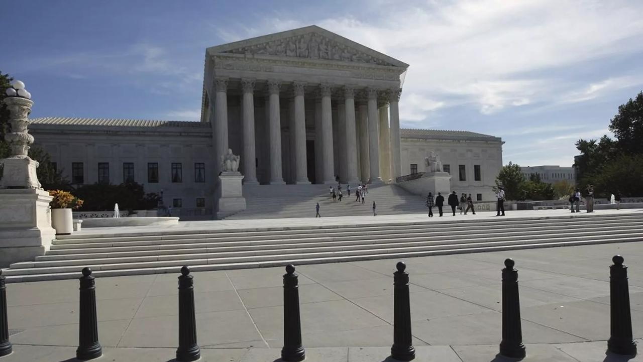 特朗普亲赴最高法院旁听，“在美出生即公民”或彻底终结

俄罗斯卫星通讯社 202