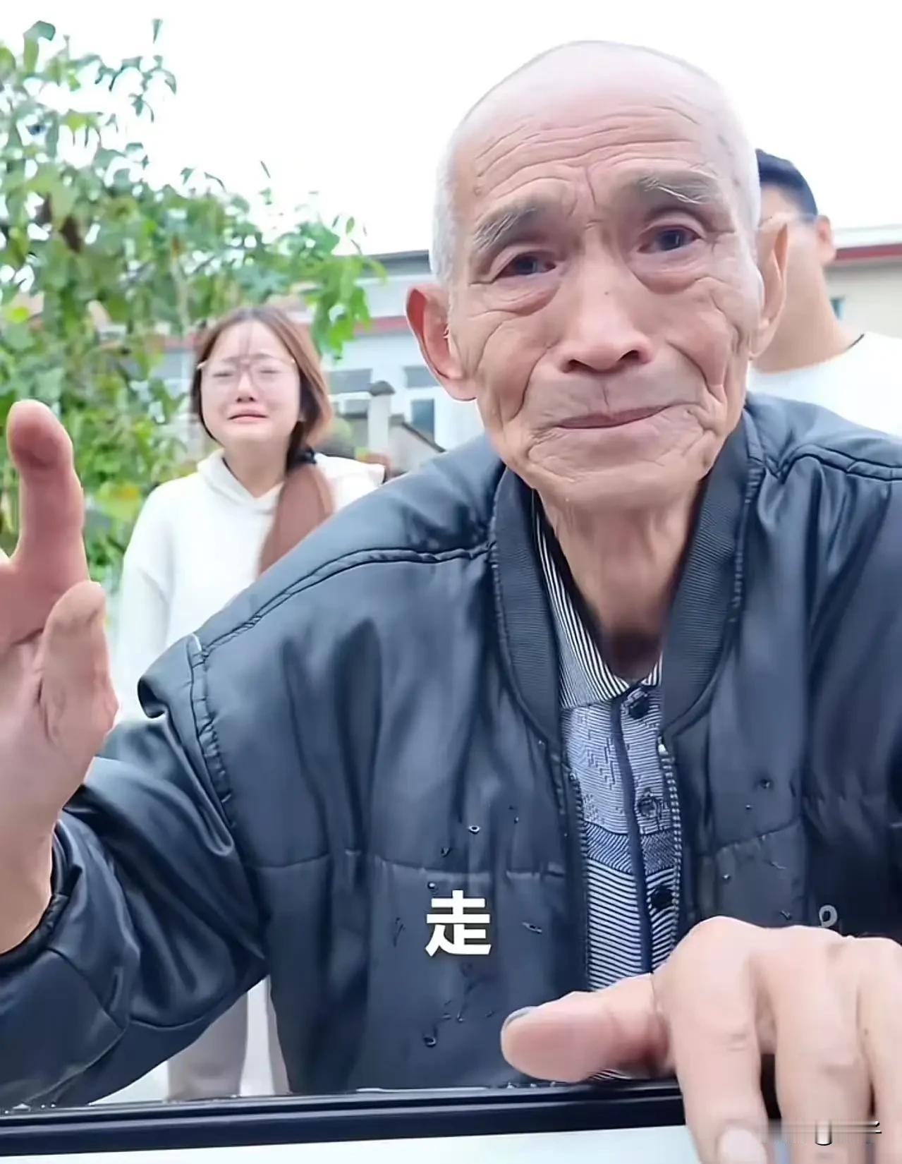 这一幕令人动容！河南林州，孙女带男朋友回家，临走时爷爷哽咽提出一个条件，让人泪目