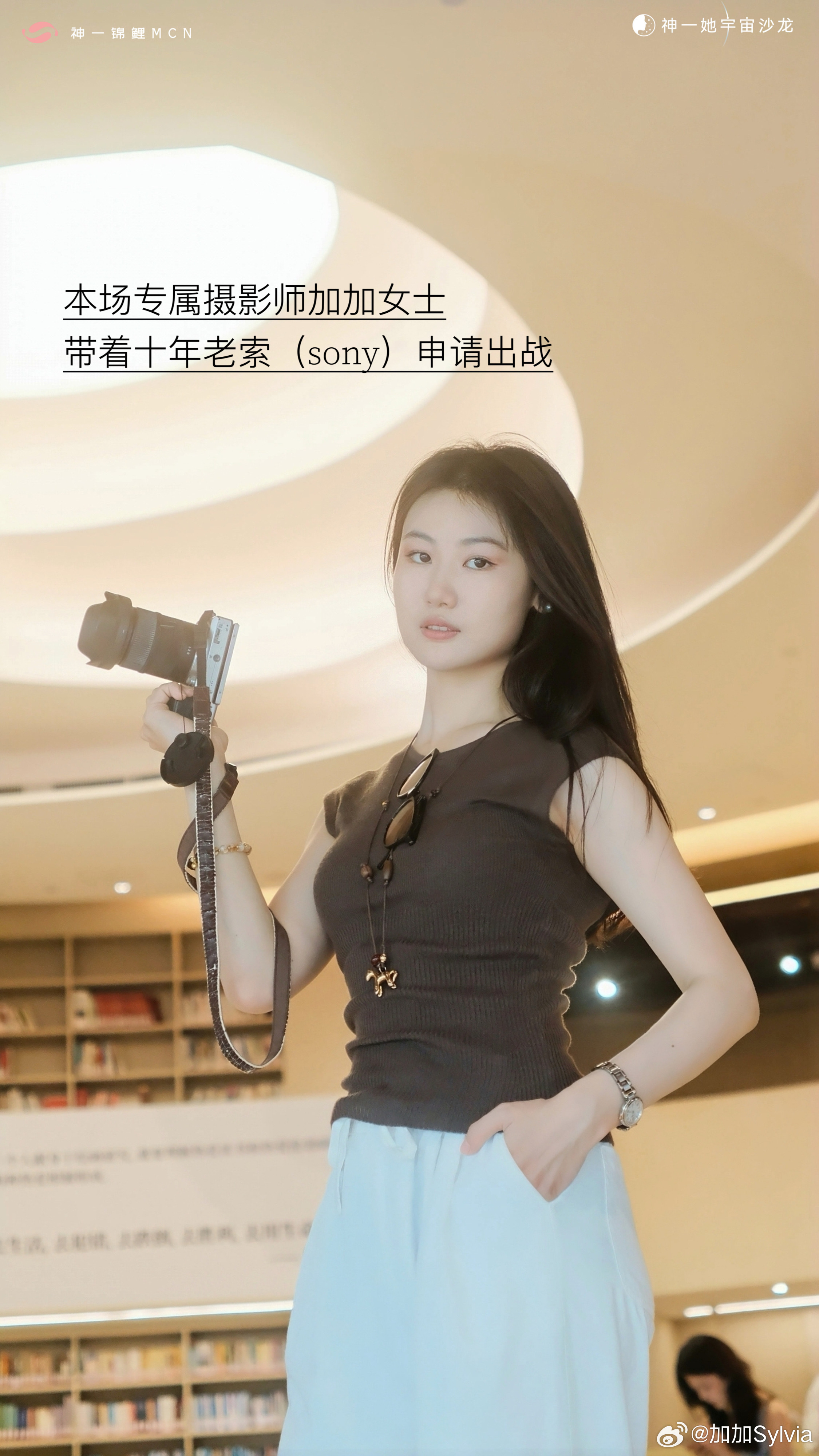 2014年买的sony a6000，它还是台小索，是备受我喜爱的微单。2016年