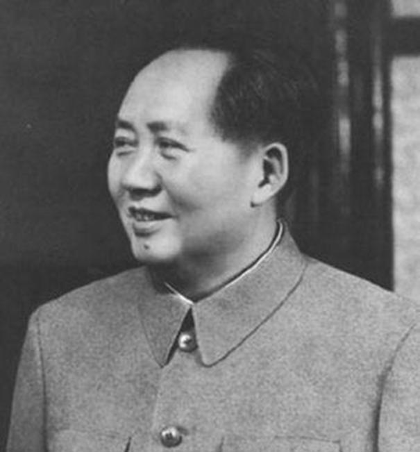 1949年，国军飞行员杨宝庆，驾机起义飞往北平！而飞机上装着4.6吨银元，大约1