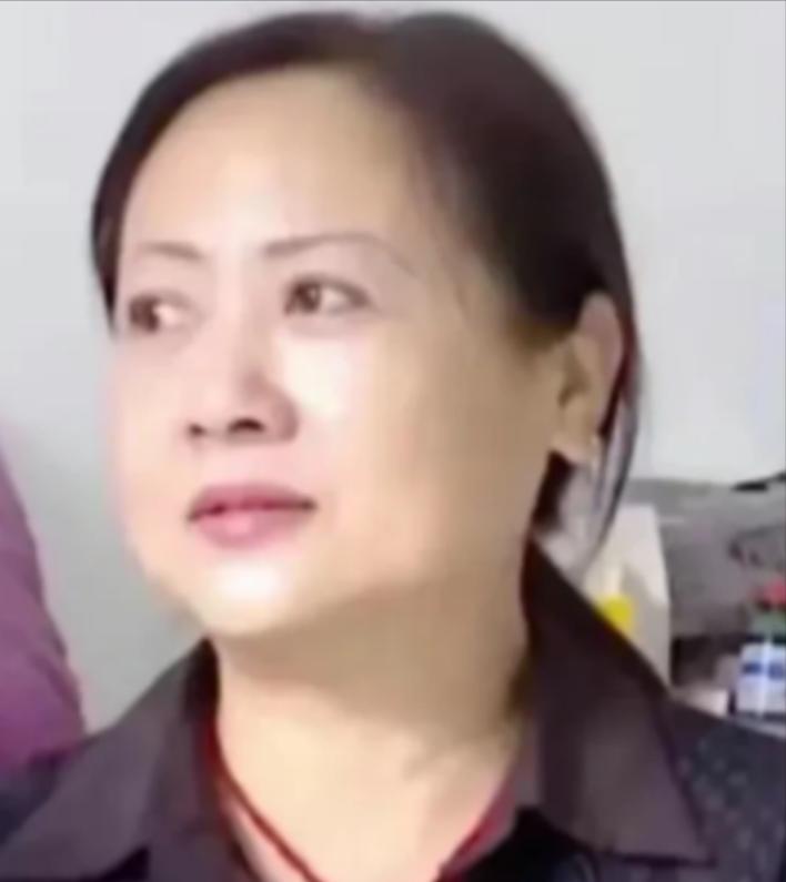 57岁大姐相亲，与大叔一见钟情。就在两个人共进午餐时，大叔突然起身，说是去趟卫生