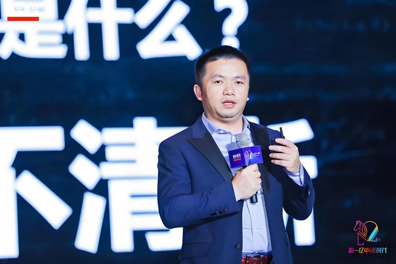 梅花创投吴世春总结：一个人要发财的顺序需要4步: 
做些小事；
赢得薄名；
再混