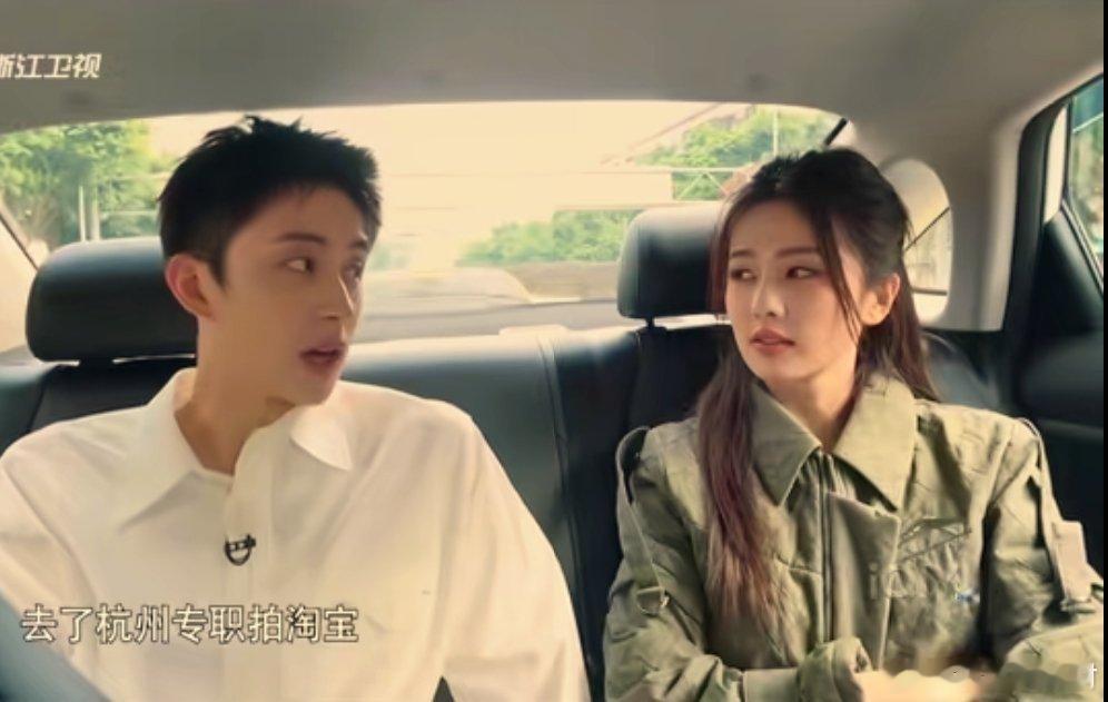 原来敖瑞鹏做过那么多种类的工作。白鹿和敖瑞鹏聊天时，还发现了个共同点，就是双方拍