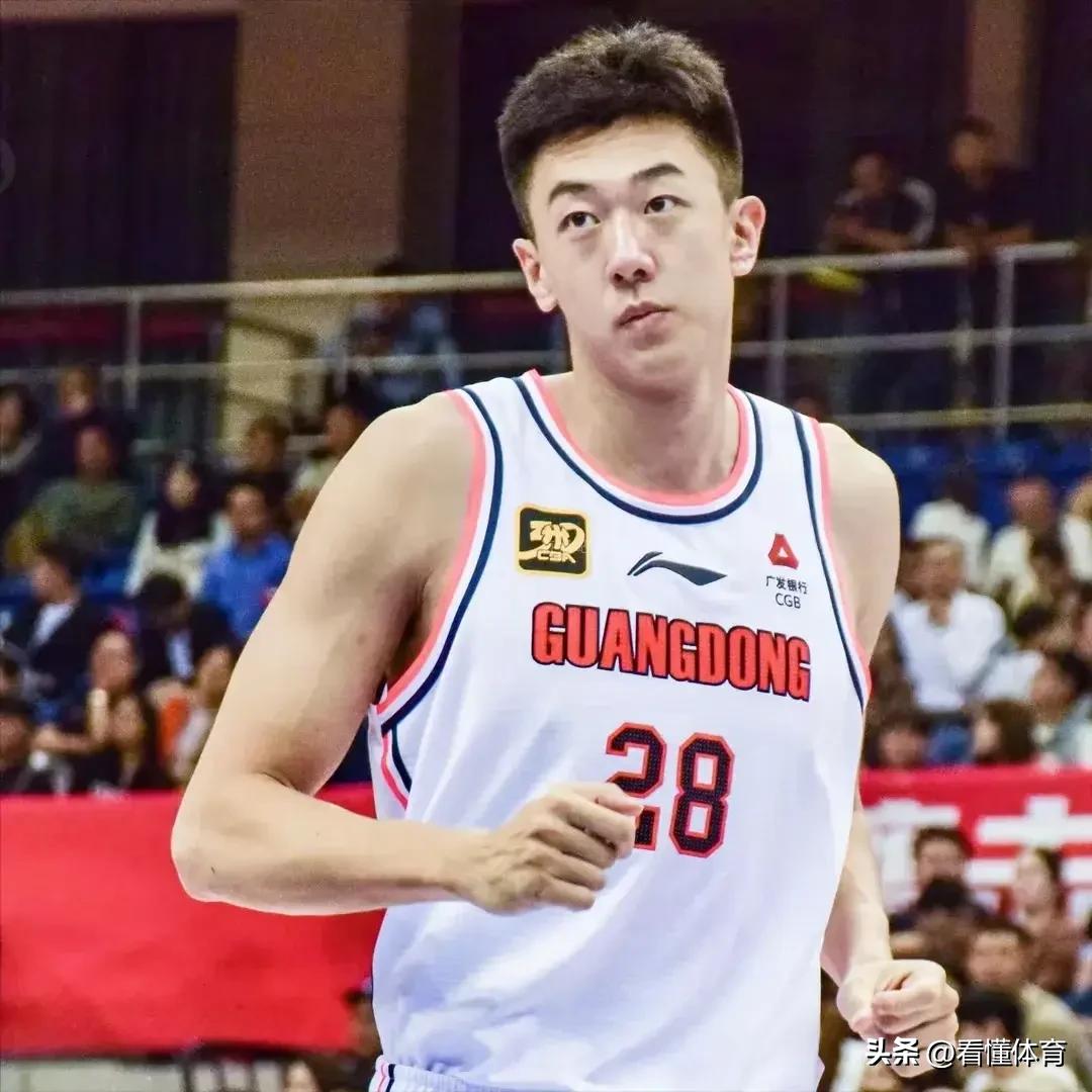 王少杰这是怎么了？赛季刚开始时状态不是还行吗，怎么现在对球队一点帮助都没有，整个