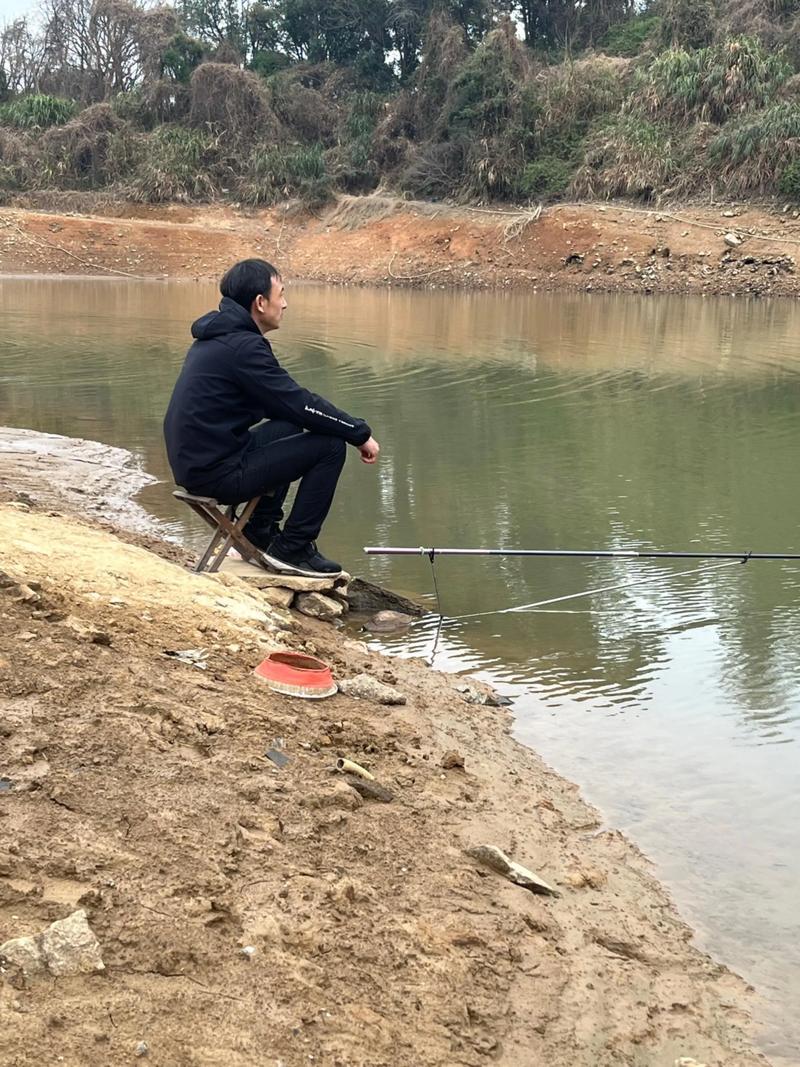我一直纠结于钓鱼算不算杀生？
人本来就处于食物链的最高端，鸡鸭鱼肉，为我所用，这