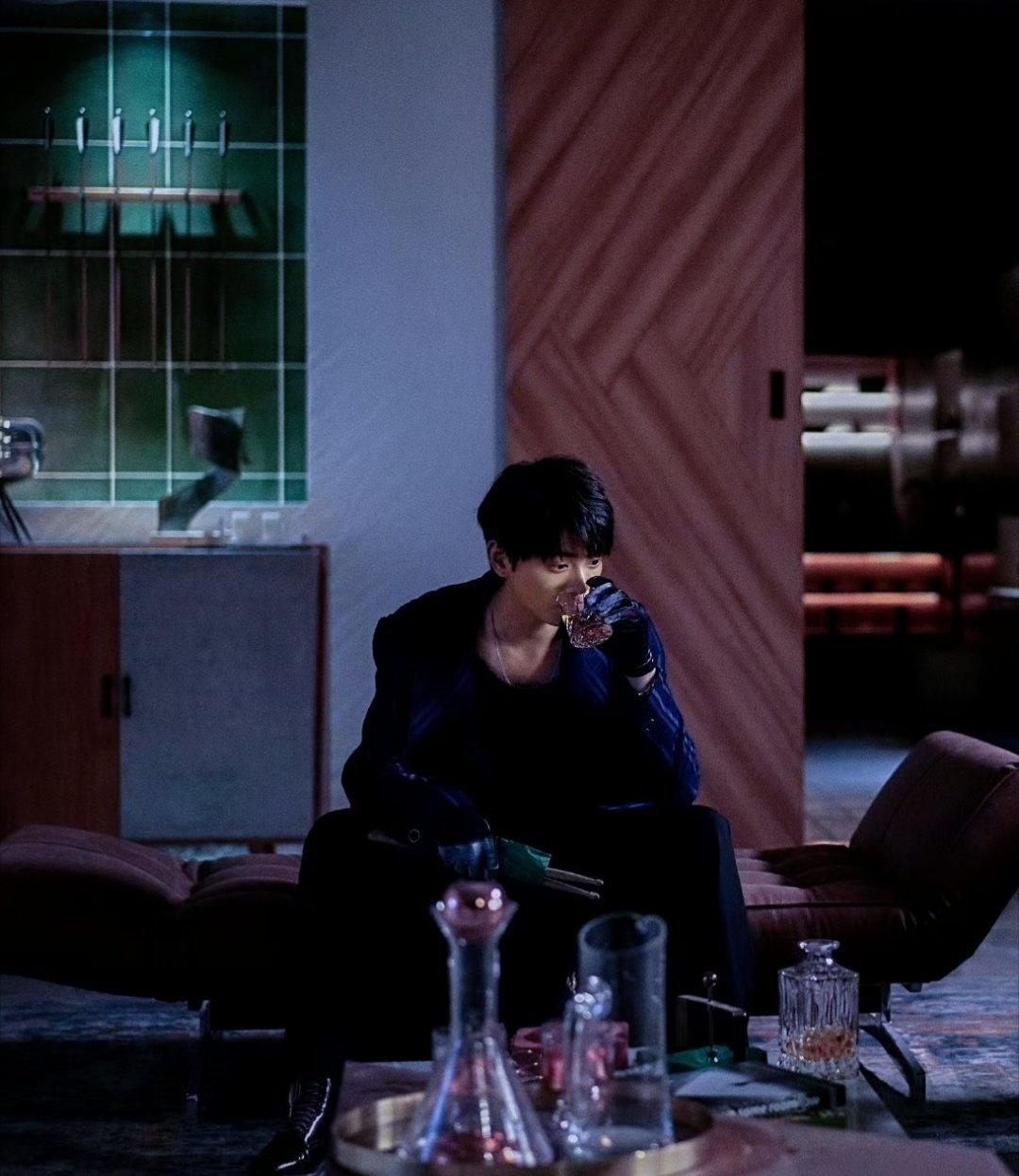 dyx丁禹兮﻿陈伦 电影《天才游戏》中假陈伦的偏执狠戾与真李小江的垂死挣扎，被他