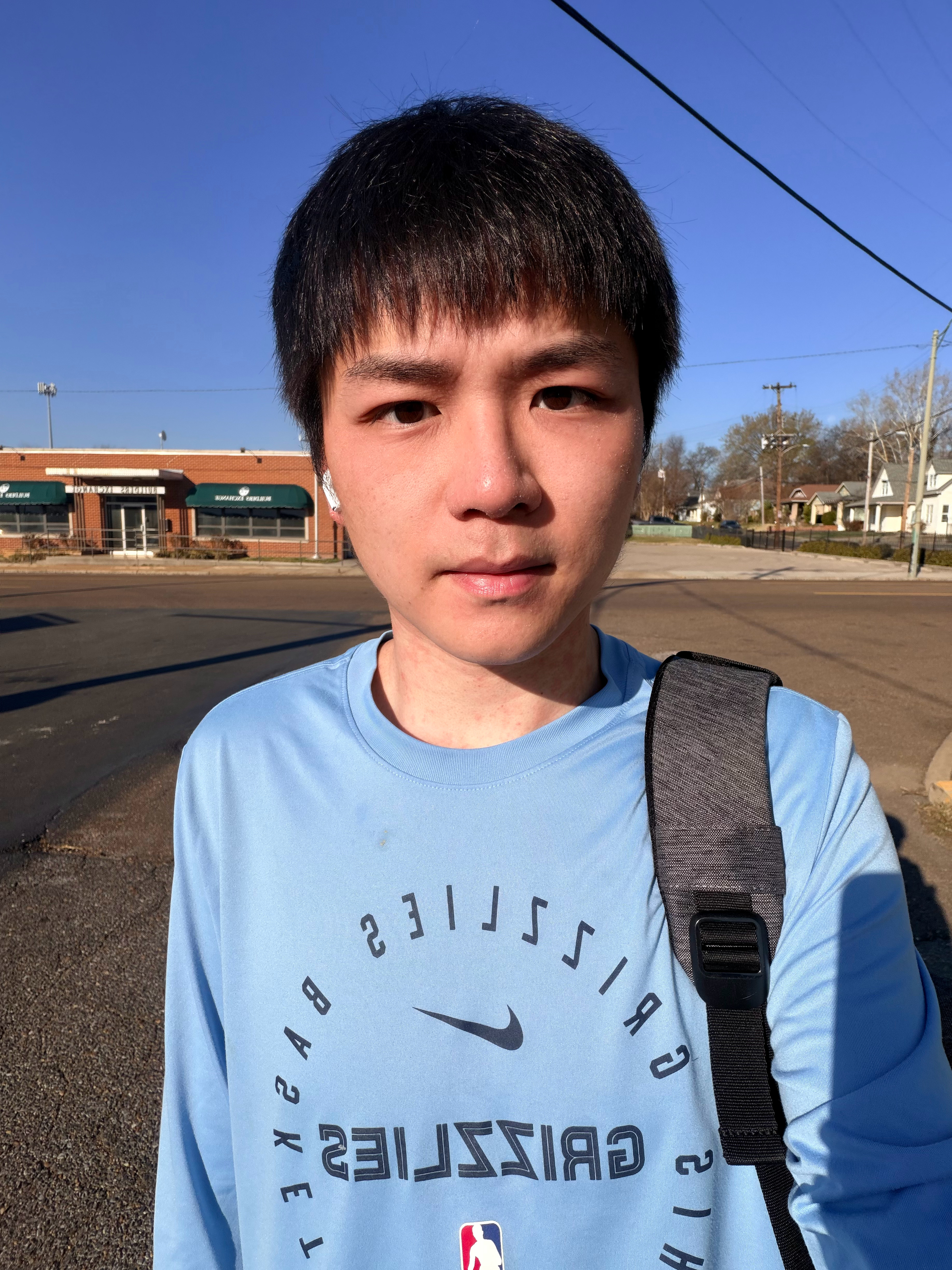 二月的 0033 7788冬天永远过去了，春天还没来。人生第一次严重过敏。便士要