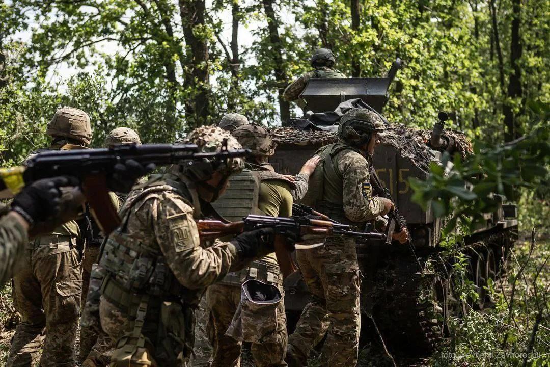 由于损失巨大，乌军司令部考虑改变反攻战略 乌克兰军事指挥部正在认真考虑暂停反攻的