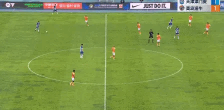 王秋明忙活半天，结果却被罗萨截胡了[捂脸]，可惜裁判不解风情，何来越位？没事瞎整