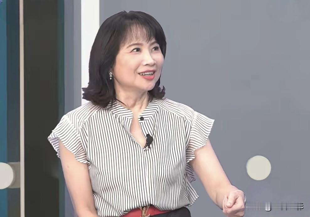 当了国民党文传会主委时说话还留三分余地，一卸任，尹乃菁直接把岛内无人机议题的遮羞