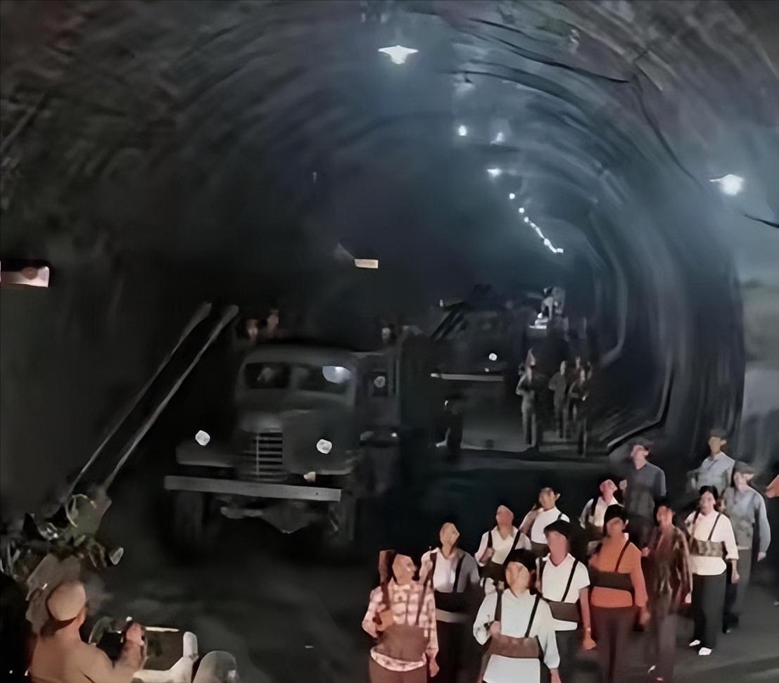 中国的备战备荒已经做到了让外人觉得丧心病狂的地步。


当西方分析师对着卫星地图