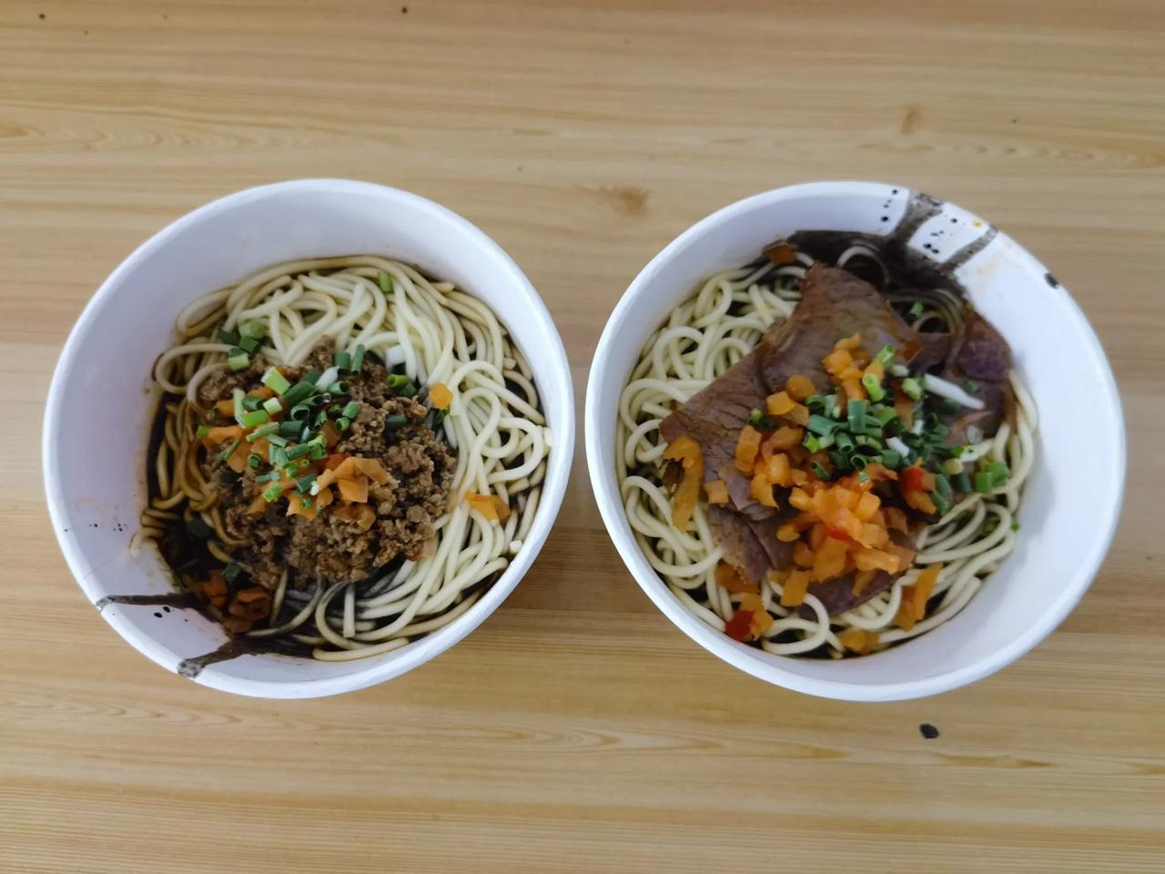 #今日美食随拍#阿甘锅盔、牛肉热干面（吃盔是福）