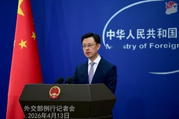 郭嘉昆表示，仁爱礁是中国南沙群岛的一部分，是中国领土。菲方非法侵扰正常捕鱼的中国