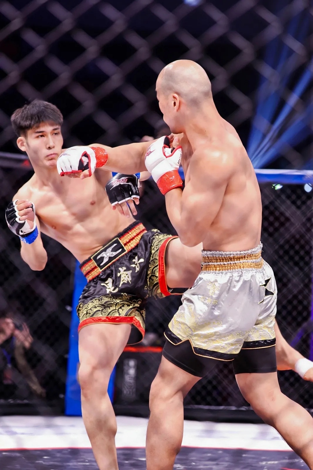 我的清明游记 苍南夜，燃爆了！4月4日晚，我打卡了在家门口举办的昆仑决精英赛（苍