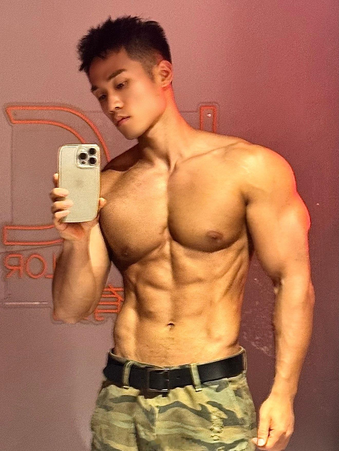 不穿衣服比较好看