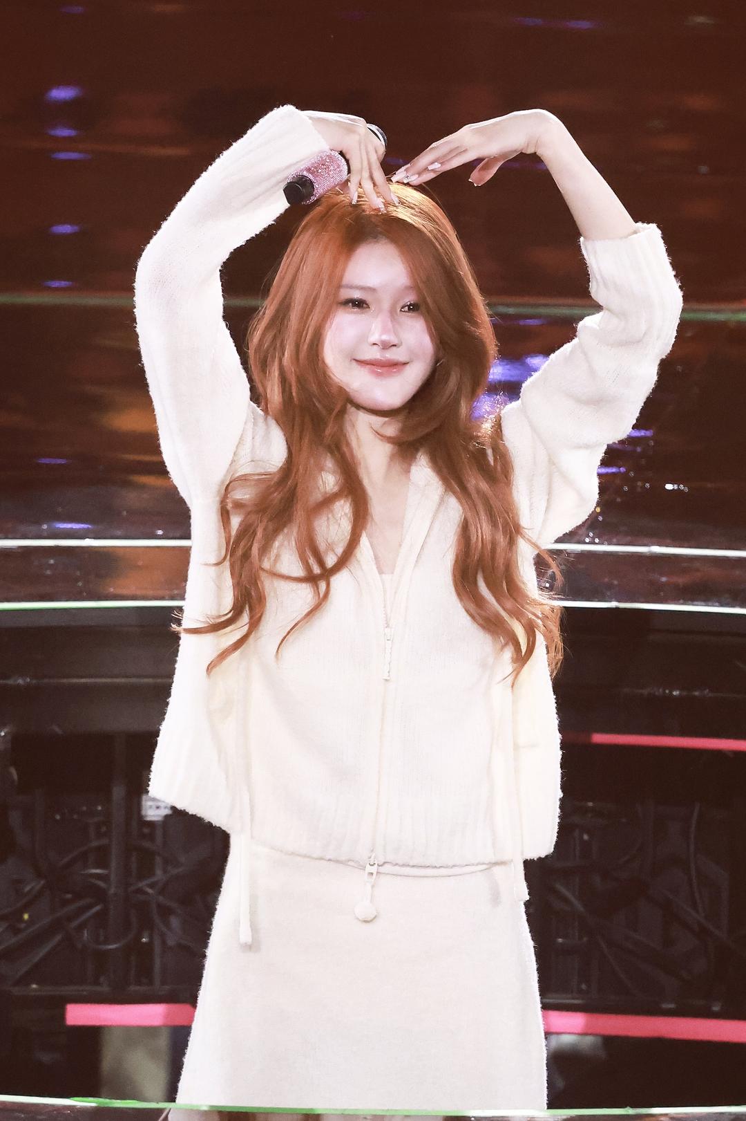 赵露思数度泪洒音乐会,宣布已成立新的个人工作室