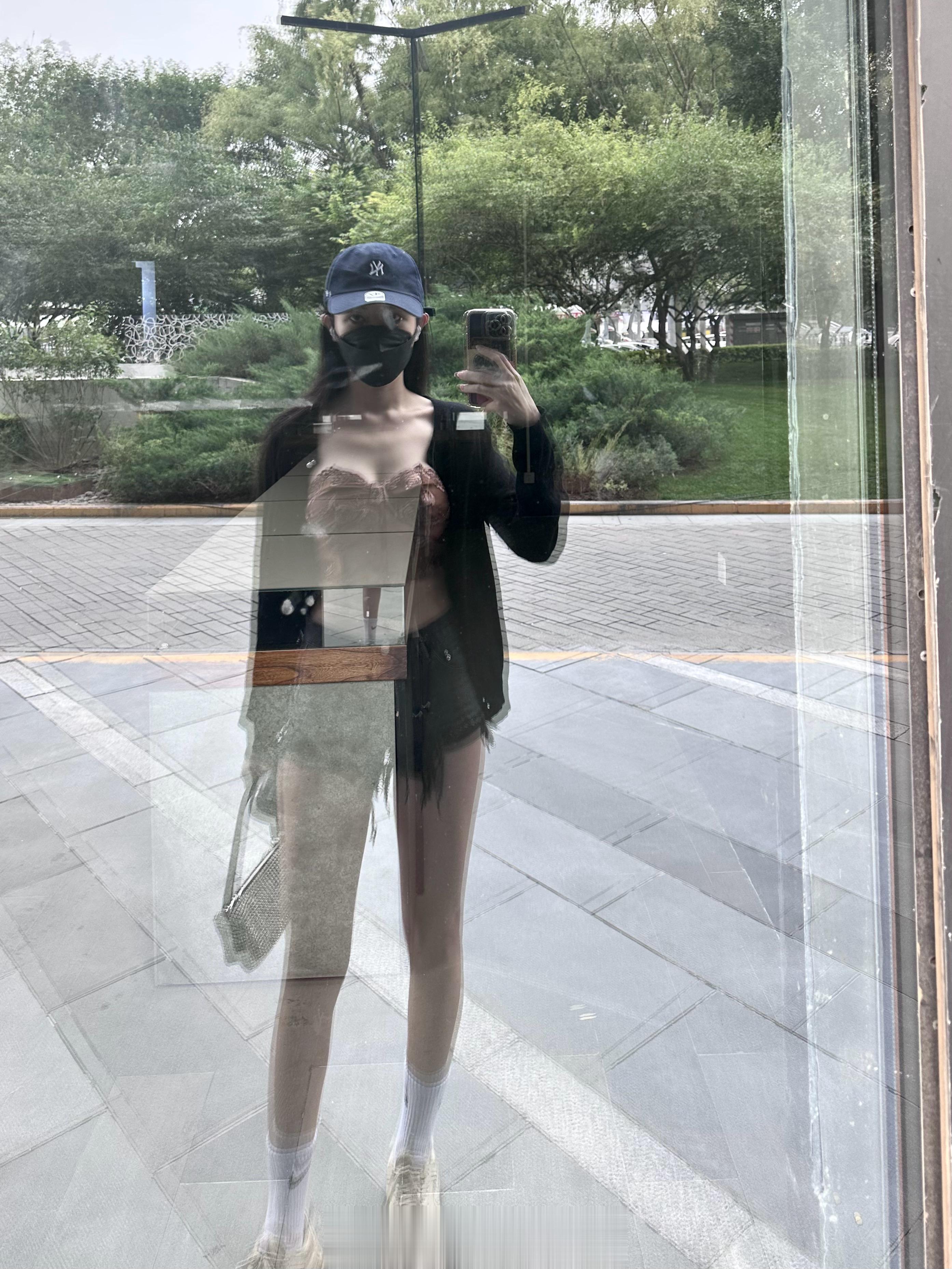 我花钱才会快乐 或者看帅哥才会快乐所以我不会找个没本事的男人 或者不帅的男人 不