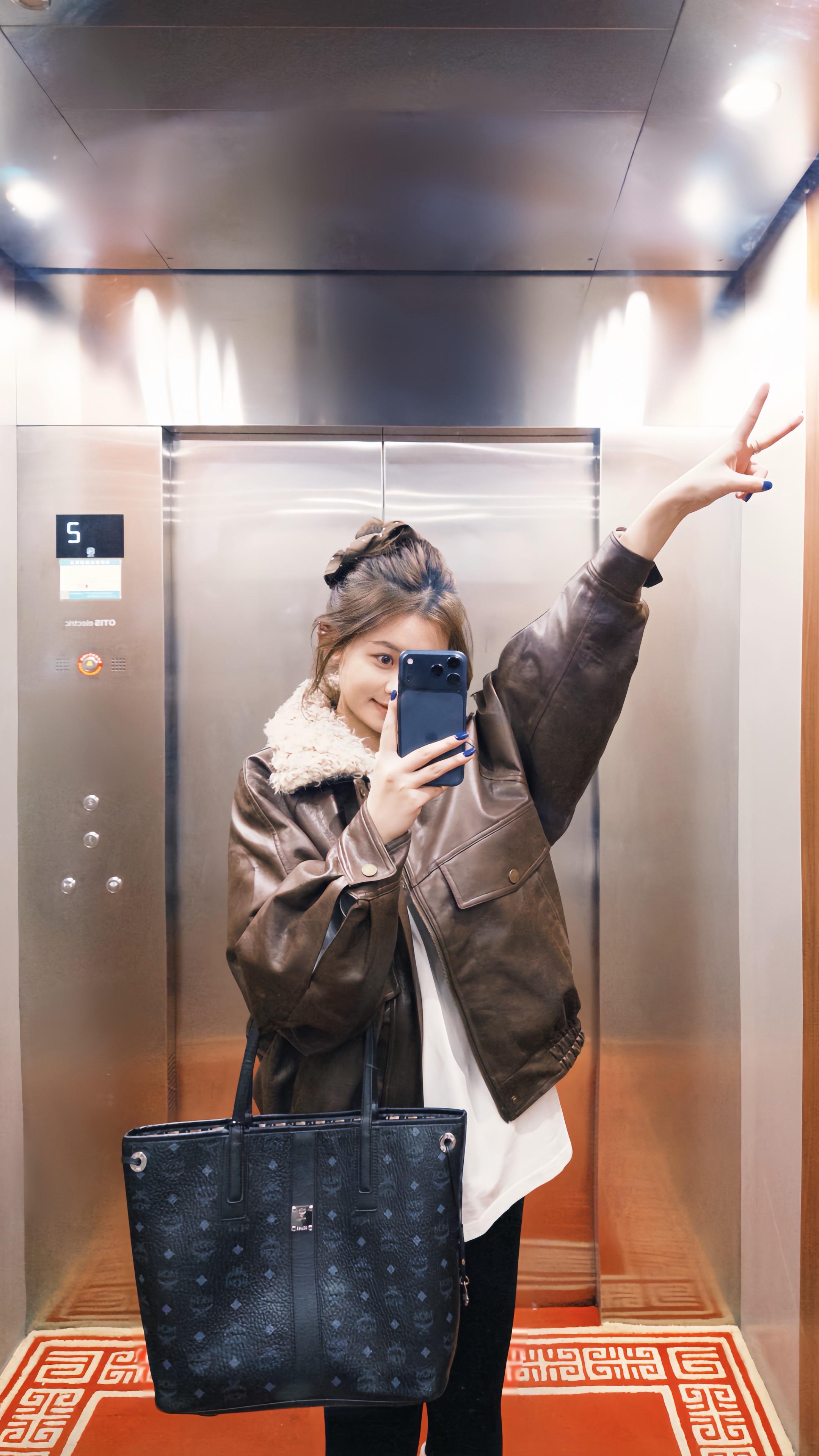 比去年有勇气了很多 虽然遇到一些琐事还想哭 没关系 成长本身就是一个痛苦的经历