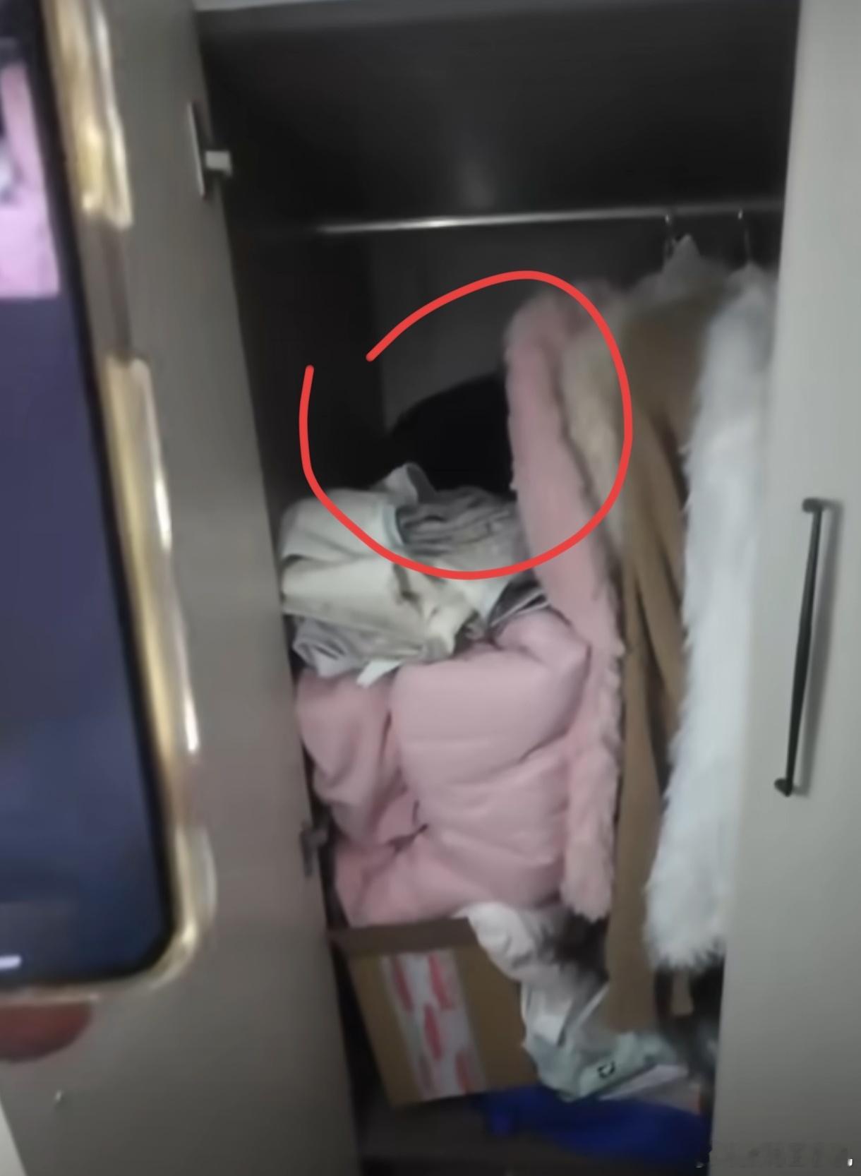 上门喂猫一小时没找到客户猫：你吵到我睡觉了[怒] ​​​